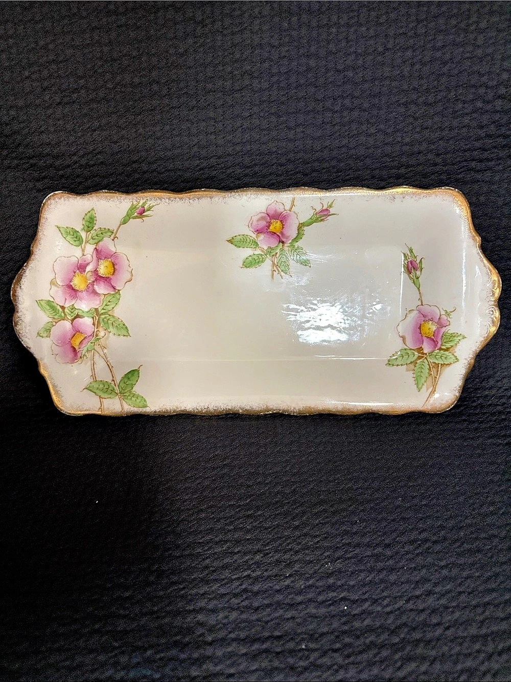 Royal Albert Wild Rose Floral Tea Set in White & Pink. 4 pieces. So sweet! - Picture 3 of 12